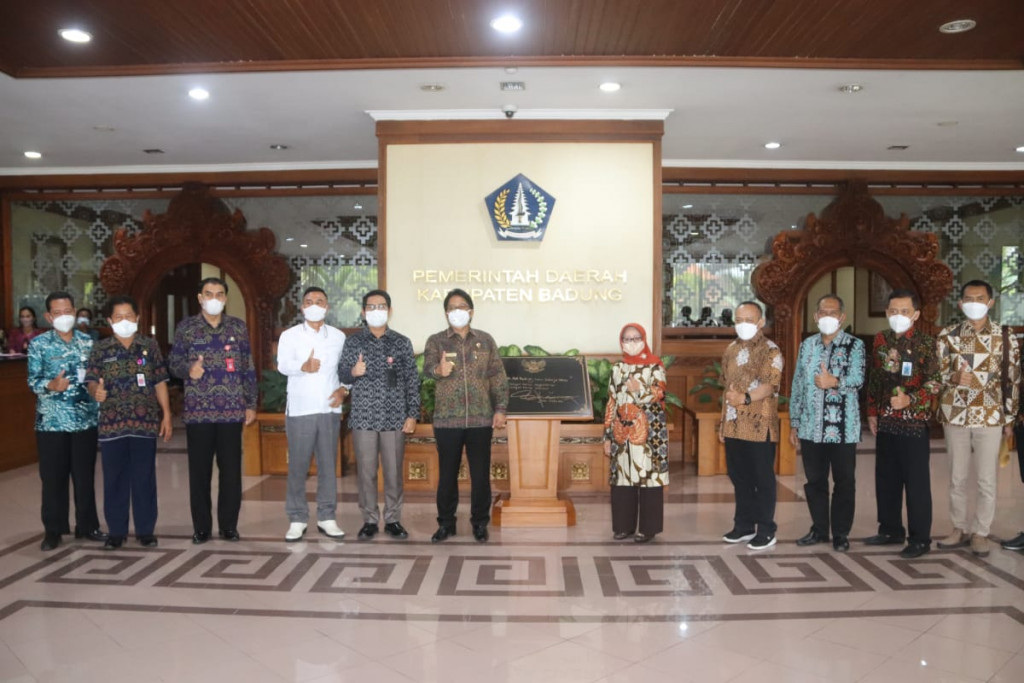 Bupati Giri Prasta Terima Kunjungan Bupati Jombang, Studi Banding Pembentukan PD Pasar di Badung